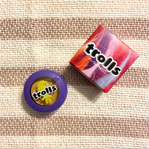 MAC Cosmetics Trolls Eyeshadow Suns Out, Buns Out - Picture 2 of 4